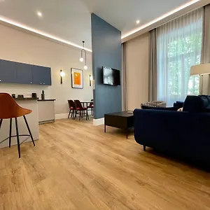 Golden Queen Center Apartment